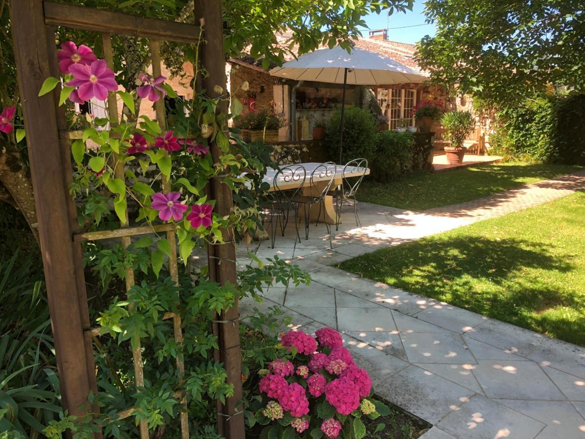 Domaine Des Monges Bed & Breakfast Saint-Seurin-de-Prats Dış mekan fotoğraf